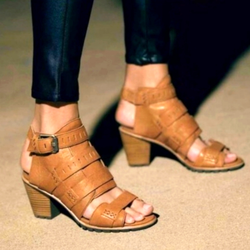 Sorel Nadia sandals, size 9